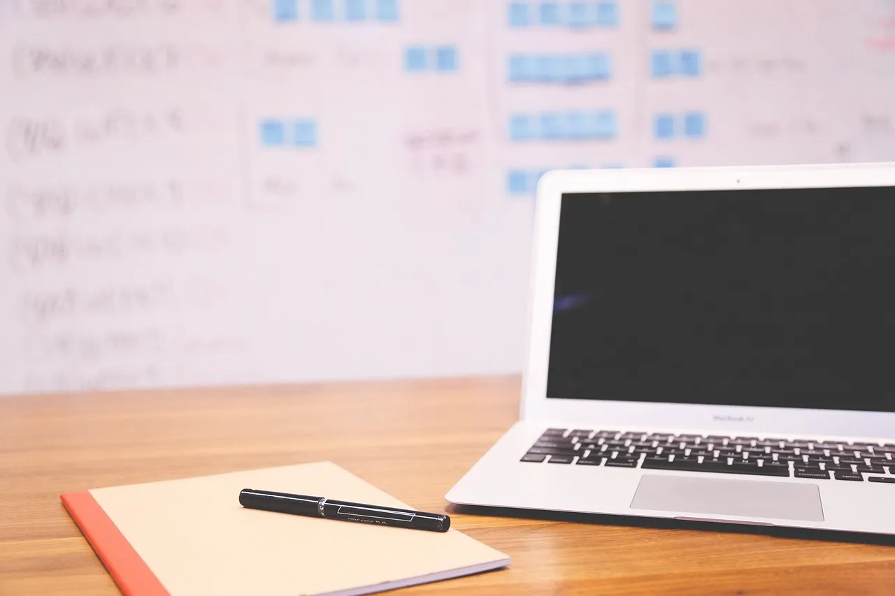 Photo showing laptop, notebook, startup and computer.